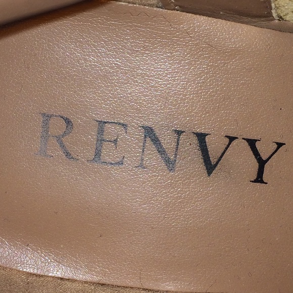 ⭐️ RENVY Riley Short Boot w/ Gold Chain in Cognac - Picture 6 of 8